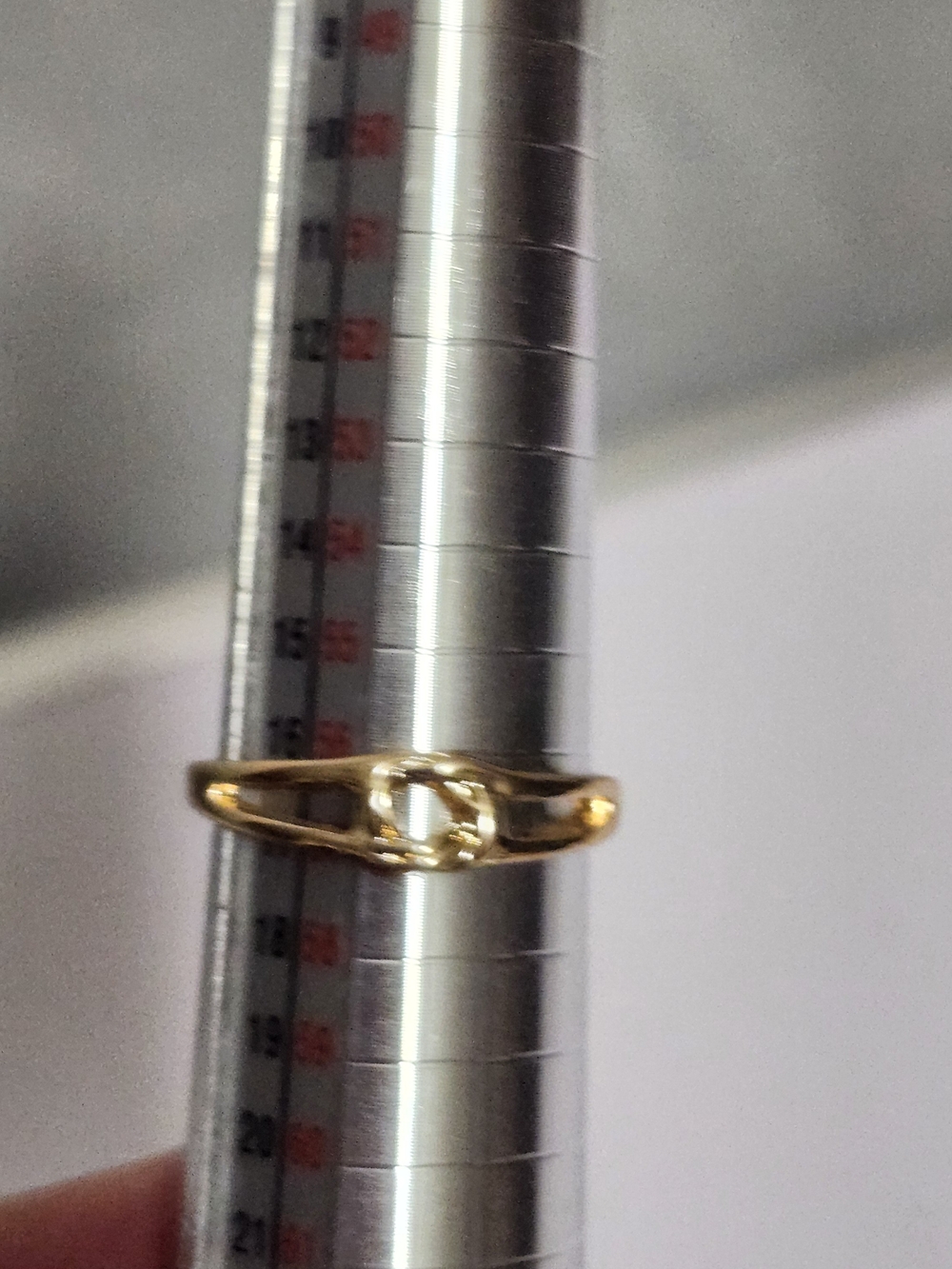 Gold-Tone Split-Shank Modern Minimalist Costume Ring Size 7
